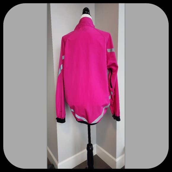 Running Room || Oversized Reflective Fit Wear Running Jacket (MED) - Picture 5 of 8